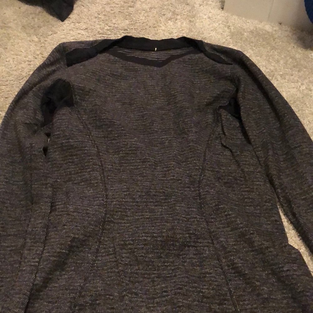 Black Lululemon workout top